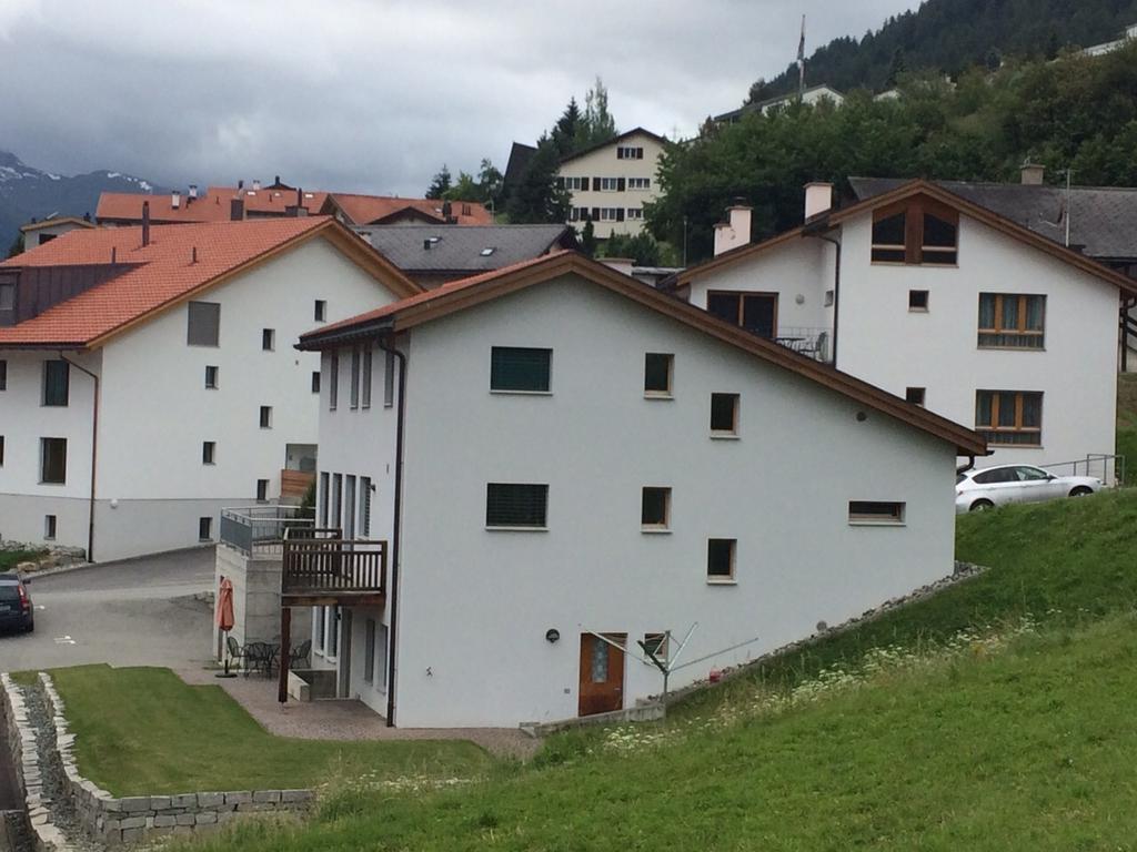 Apartamento Chasa Mundin Scuol Habitación foto