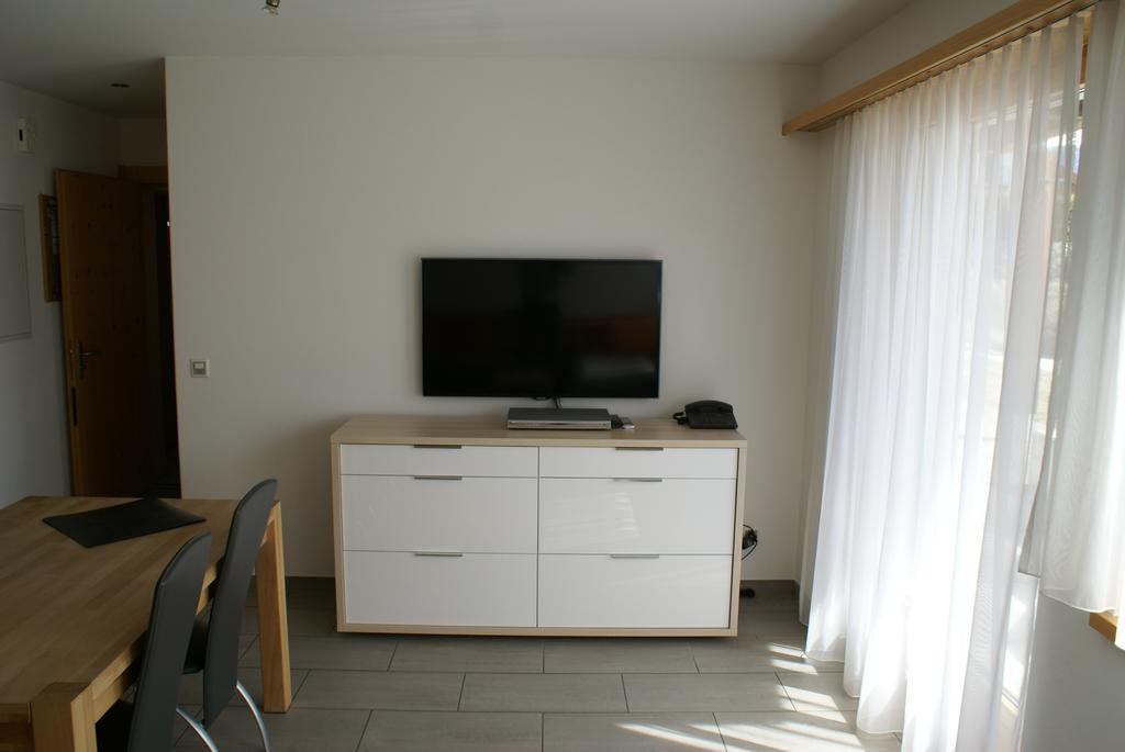 Apartamento Chasa Mundin Scuol Habitación foto