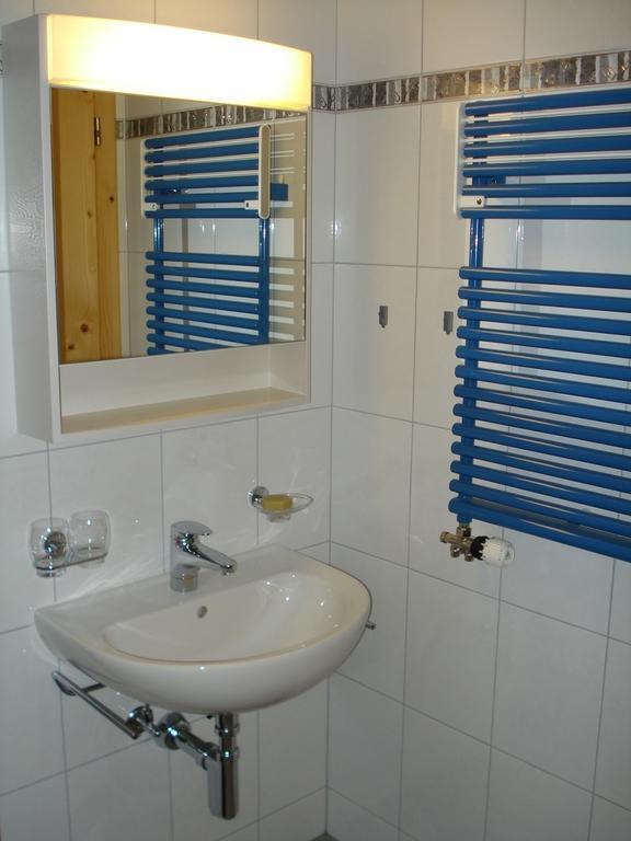 Apartamento Chasa Mundin Scuol Habitación foto